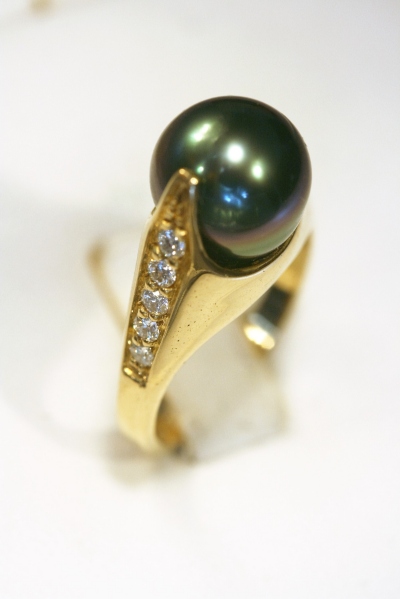 Steven
                Kolodny Designs Designs, handcrafted gold, gemstone
                jewelry